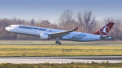 TC-LND - Turkish Airlines Airbus A330-300