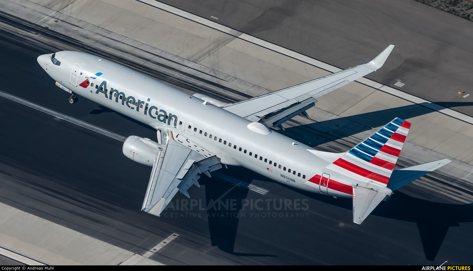 American Airlines N806NN aircraft at Los Angeles Intl