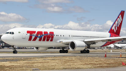 PT-MOE - TAM Boeing 767-300ER