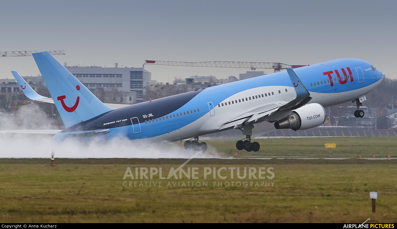 TUI Airlines Belgium OO-JNL aircraft at Warsaw - Frederic Chopin