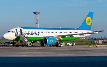 UK32011 - Uzbekistan Airways Airbus A320
