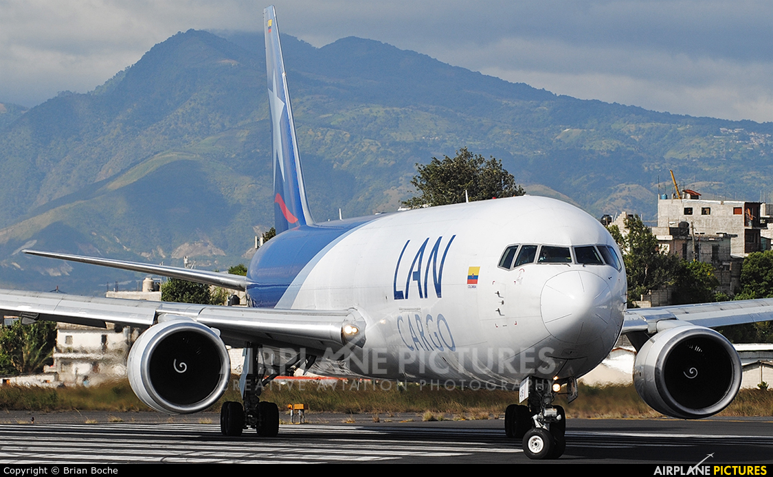 LAN Cargo N418LA aircraft at Guatemala - La Aurora