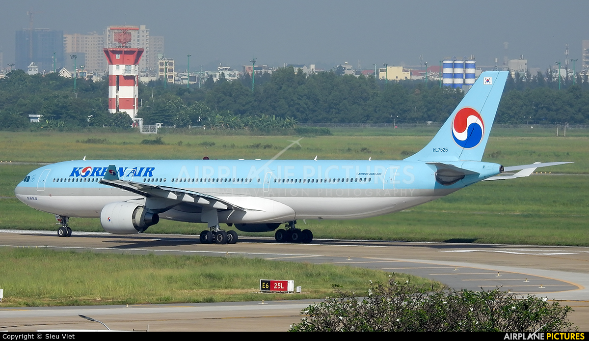 Korean Air HL7525 aircraft at Ho Chi Minh City - Tan Son Nhat Intl