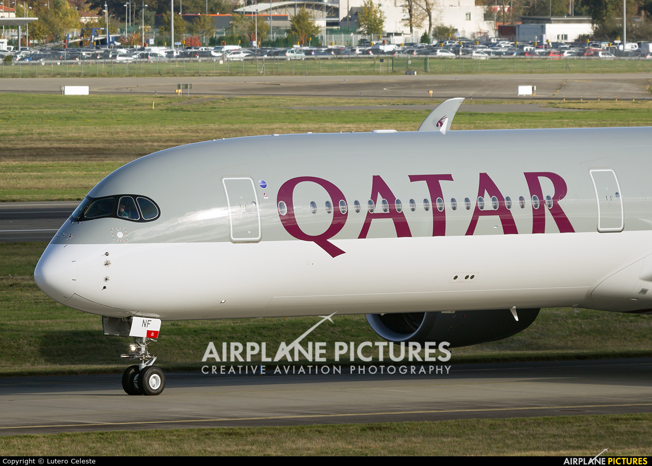 Qatar Airways F-WWBW aircraft at Toulouse - Blagnac