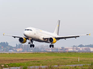 EC-LLJ - Vueling Airlines Airbus A320