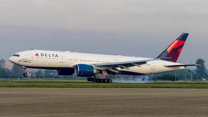 N702DN - Delta Air Lines Boeing 777-200ER