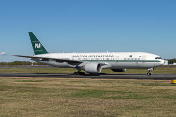 AP-BMG - PIA - Pakistan International Airlines Boeing 777-200ER