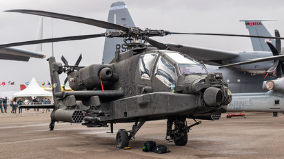 09-05683 - USA - Army Boeing AH-64D Apache