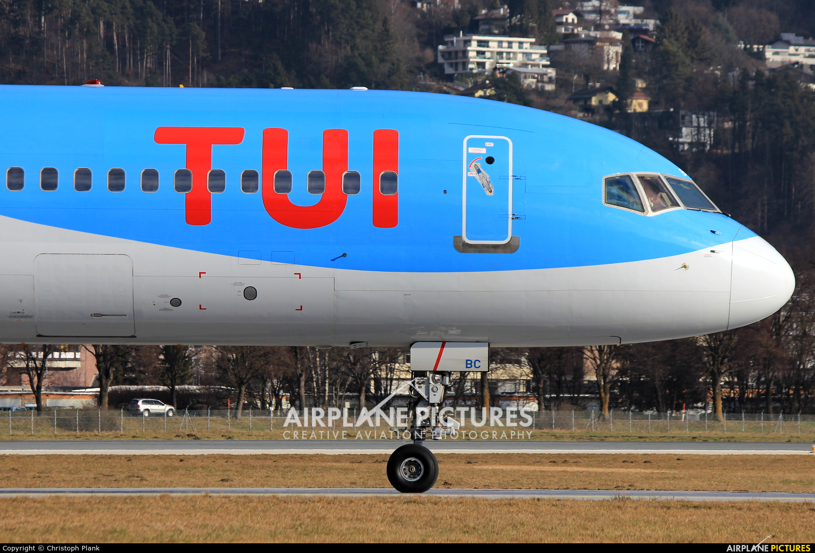 TUI Airways G-OOBC aircraft at Innsbruck