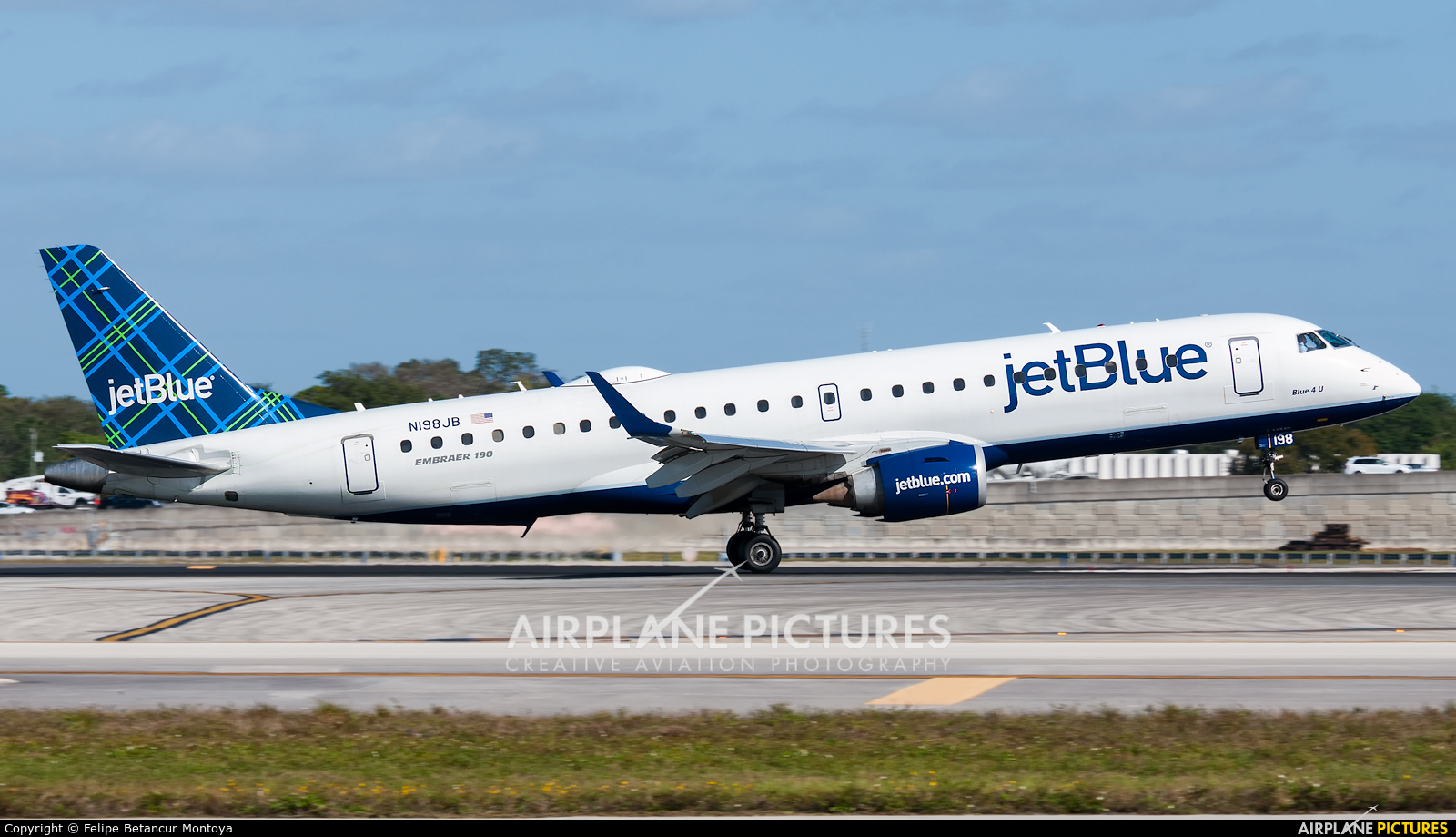 JetBlue Airways N198JB aircraft at Fort Lauderdale - Hollywood Intl