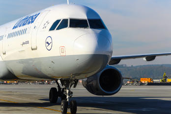 D-AIDW - Lufthansa Airbus A321