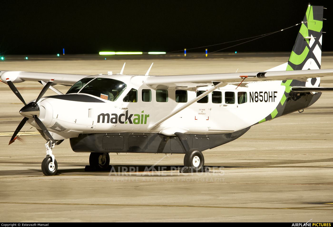 Mack Air N850HF aircraft at Tenerife Sur - Reina Sofia