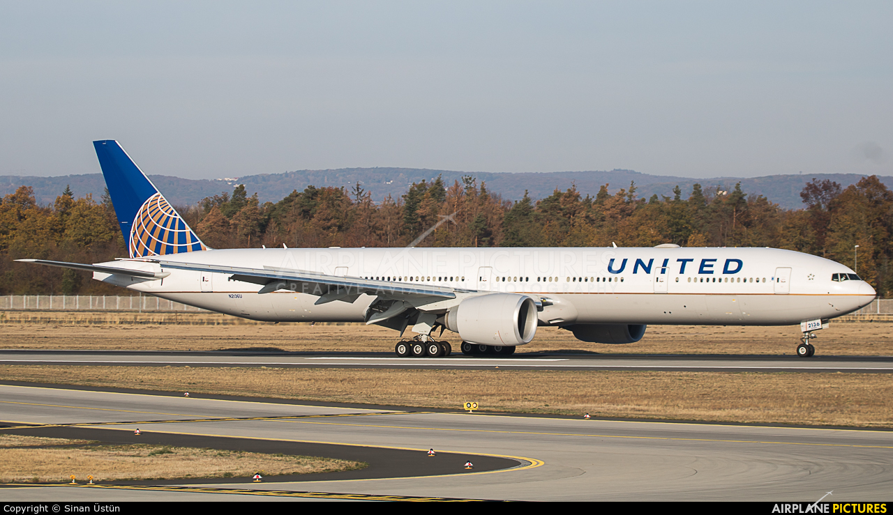 United Airlines N2136U aircraft at Frankfurt