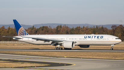 N2136U - United Airlines Boeing 777-300ER