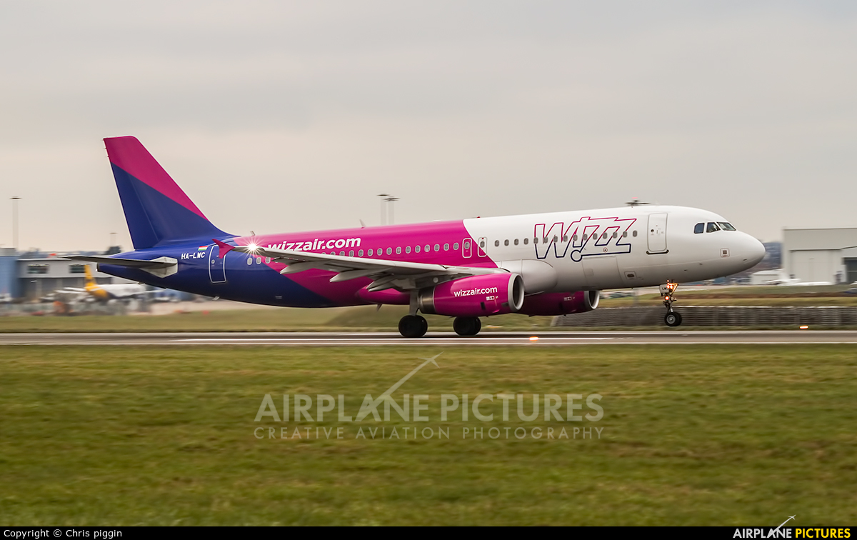 Wizz Air HA-LWC aircraft at London - Luton