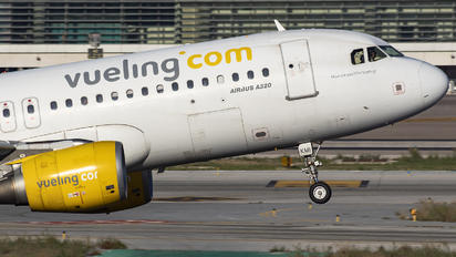 EC-KMI - Vueling Airlines Airbus A320