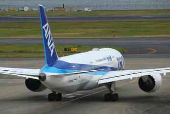 JA824A - ANA - All Nippon Airways Boeing 787-8 Dreamliner