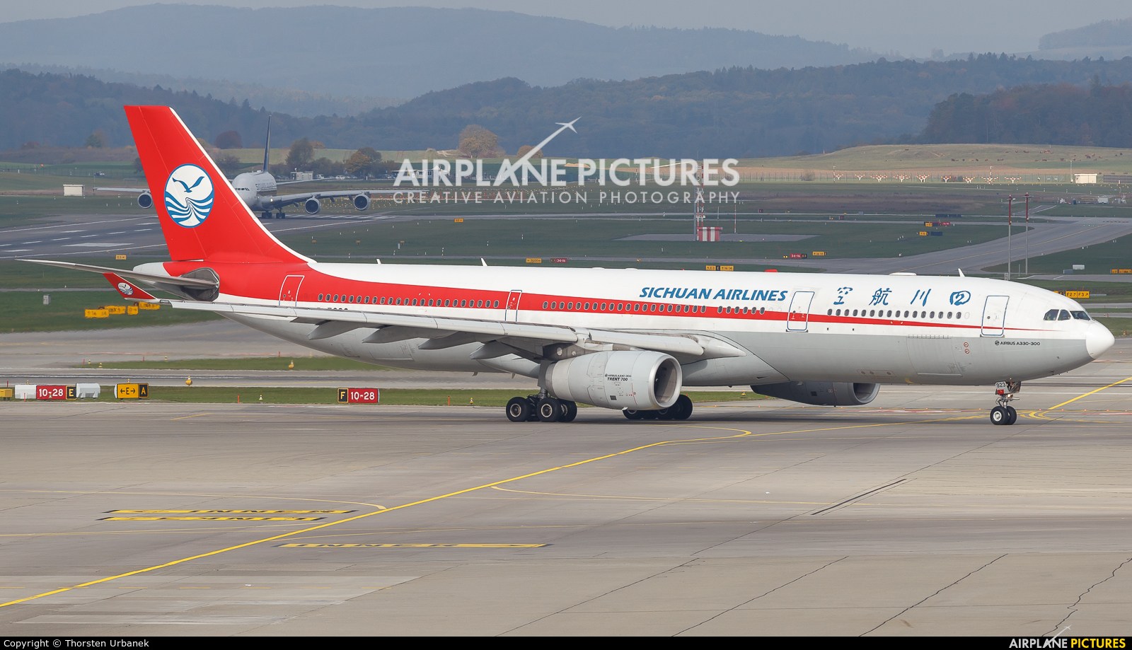Sichuan Airlines  B-5923 aircraft at Zurich