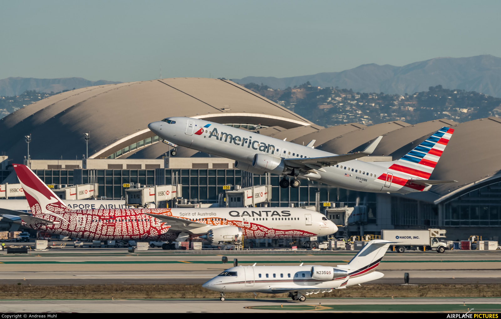 American Airlines N993NN aircraft at Los Angeles Intl