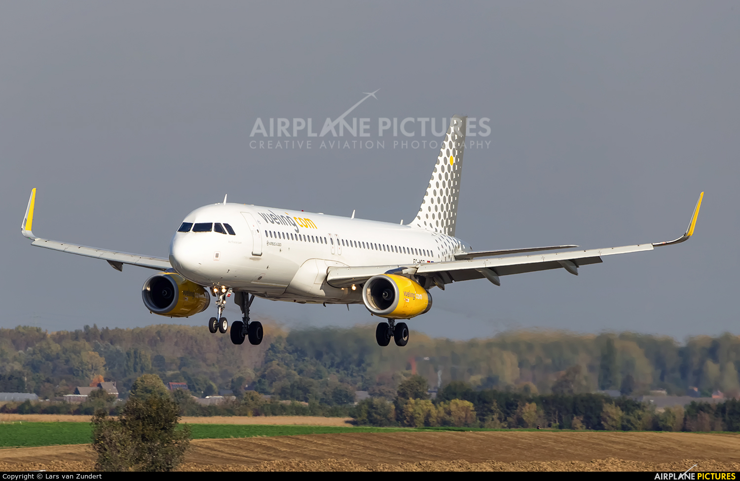 Vueling Airlines EC-MDZ aircraft at Brussels - Zaventem
