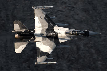 86-0270 - USA - Air Force General Dynamics F-16B Fighting Falcon