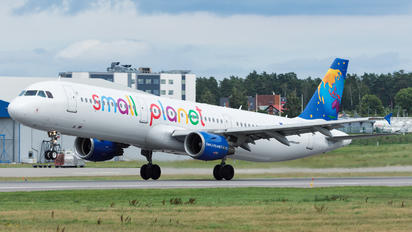 SP-HAX - Small Planet Airlines Airbus A321