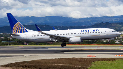 N37252 - United Airlines Boeing 737-800
