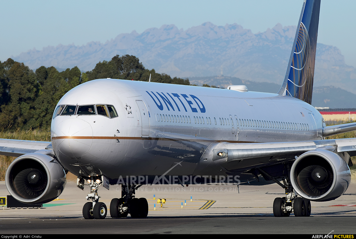 United Airlines N677UA aircraft at Barcelona - El Prat