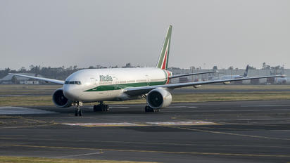 EI-ISD - Alitalia Boeing 777-200ER