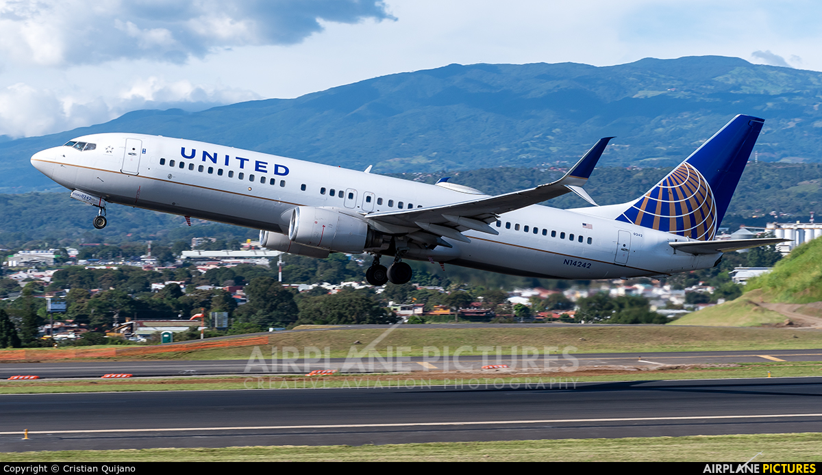 United Airlines N14242 aircraft at San Jose - Juan Santamaría Intl