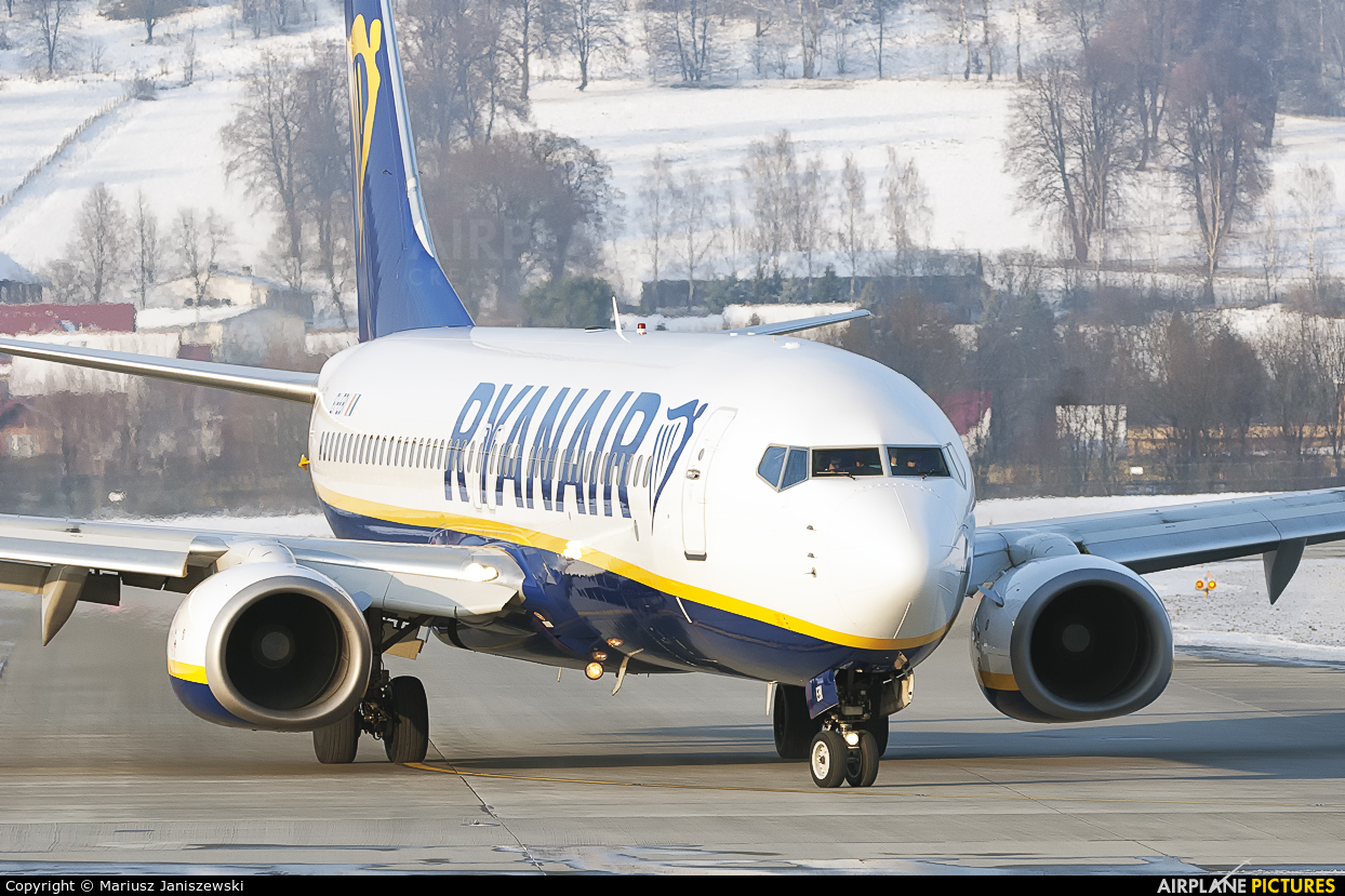 Ryanair EI-EBI aircraft at Kraków - John Paul II Intl