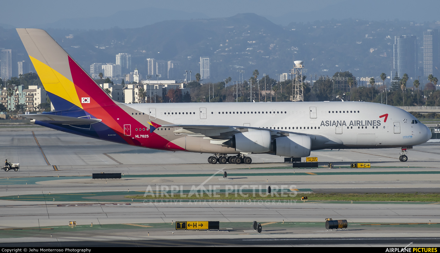 Asiana Airlines HL7625 aircraft at Los Angeles Intl