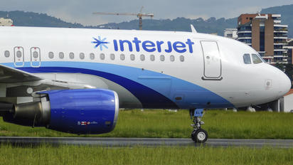 XA-ALM - Interjet Airbus A320
