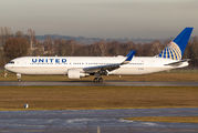 United Airlines N672UA image