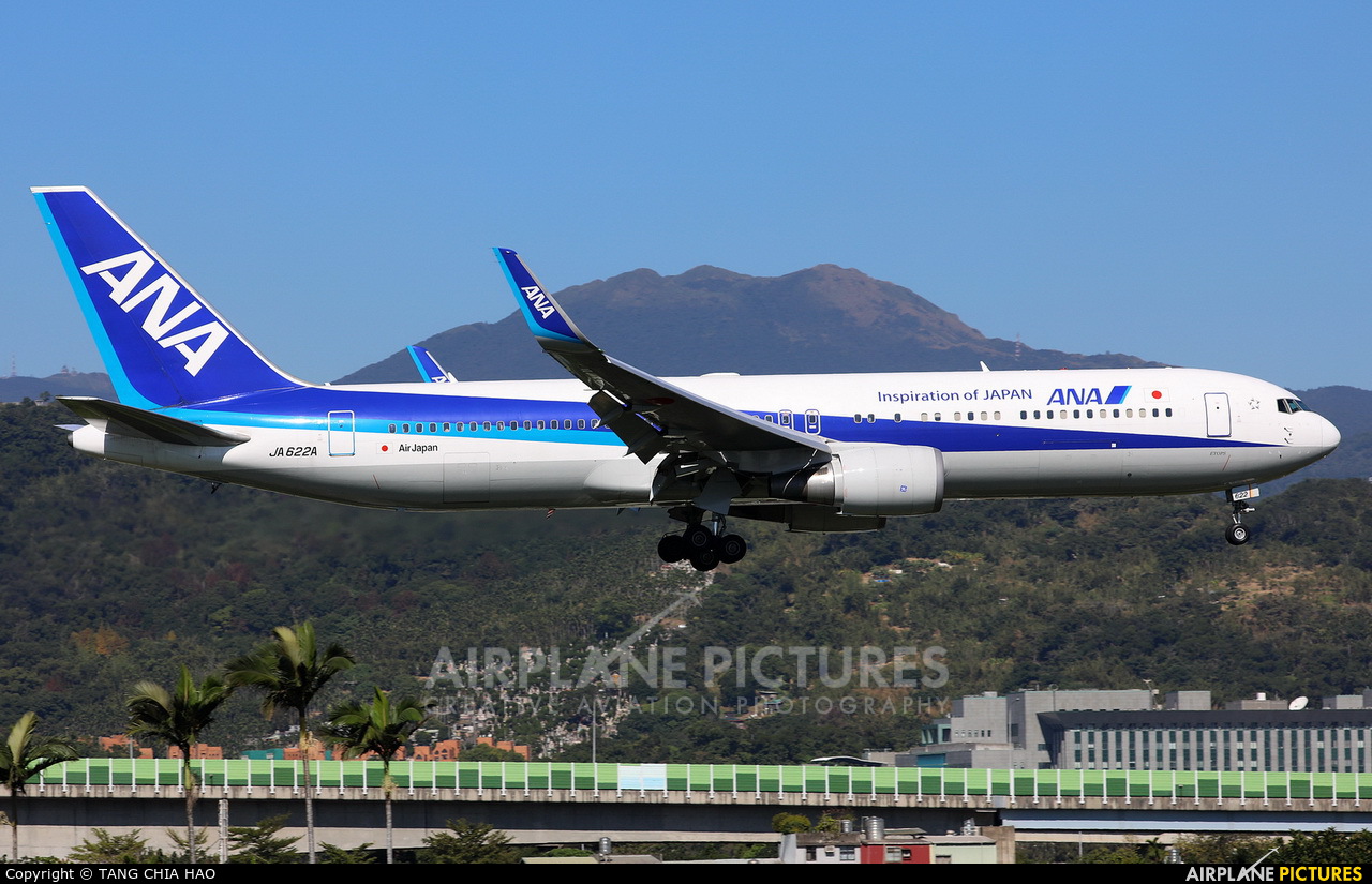 JA622A - ANA - All Nippon Airways Boeing 767-300ER at Taipei Sung