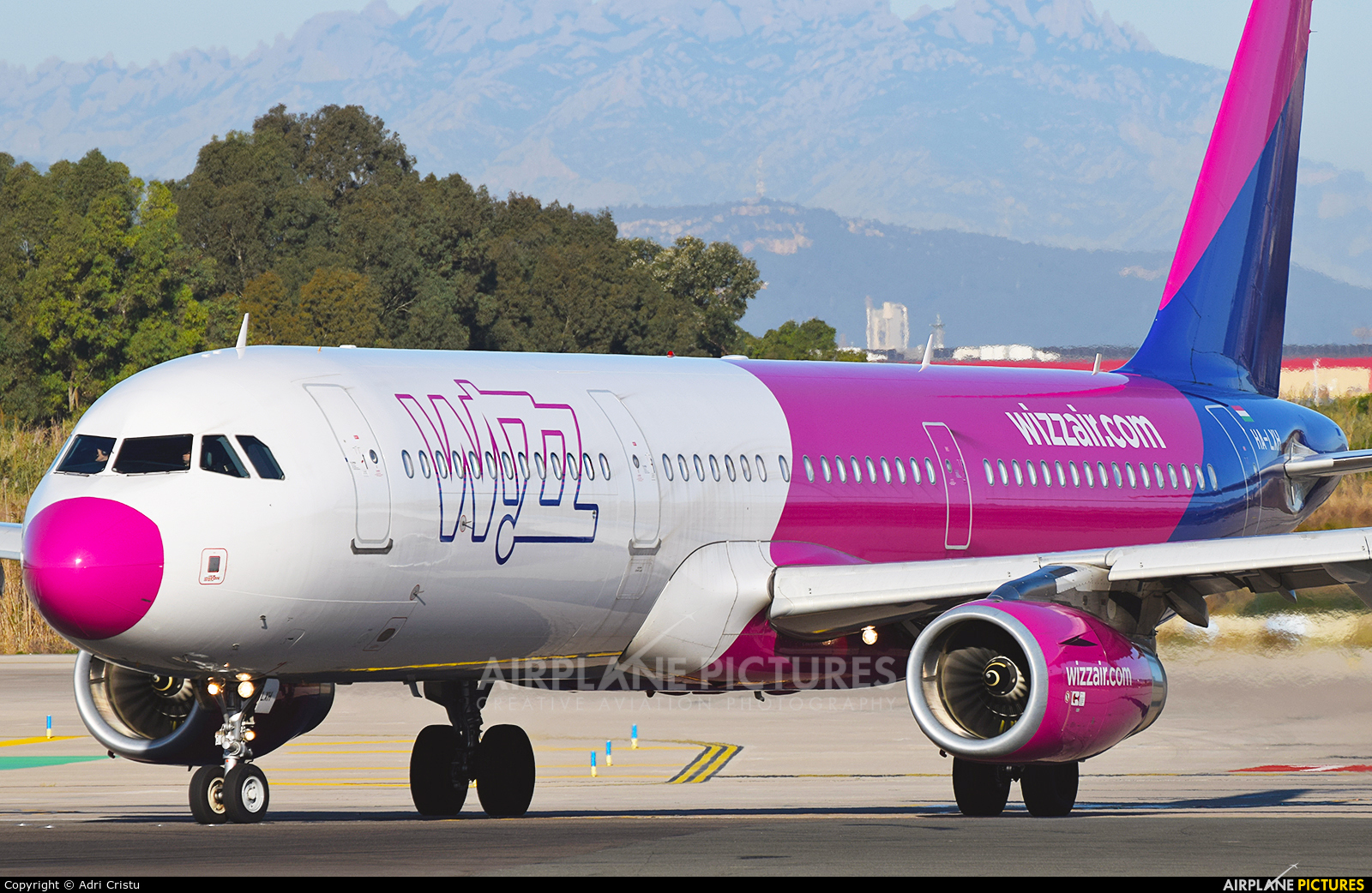 Wizz Air HA-LXH aircraft at Barcelona - El Prat