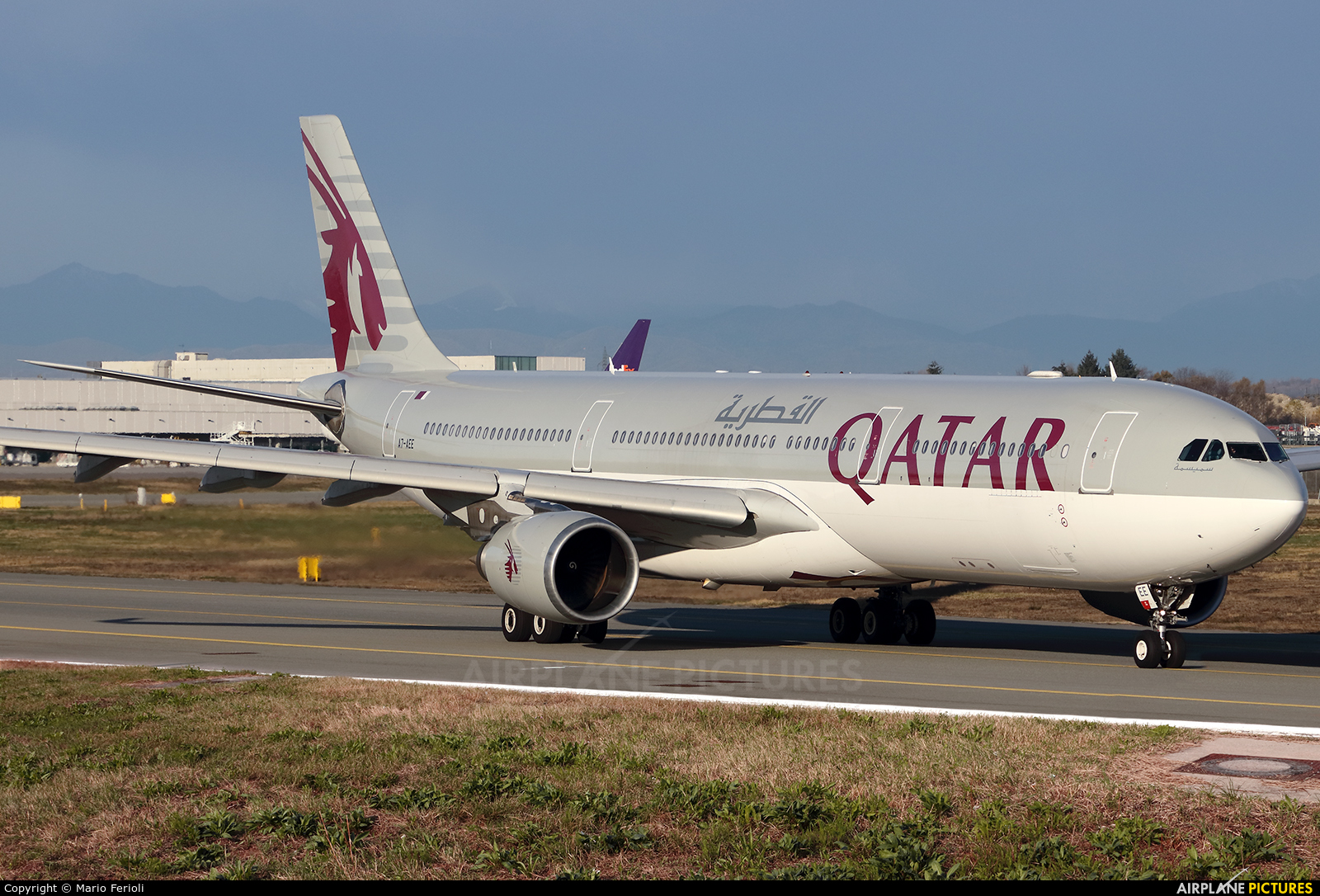 Qatar Airways A7-AEE aircraft at Milan - Malpensa