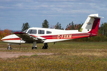 C-FXKN - Private Piper PA-44 Seminole