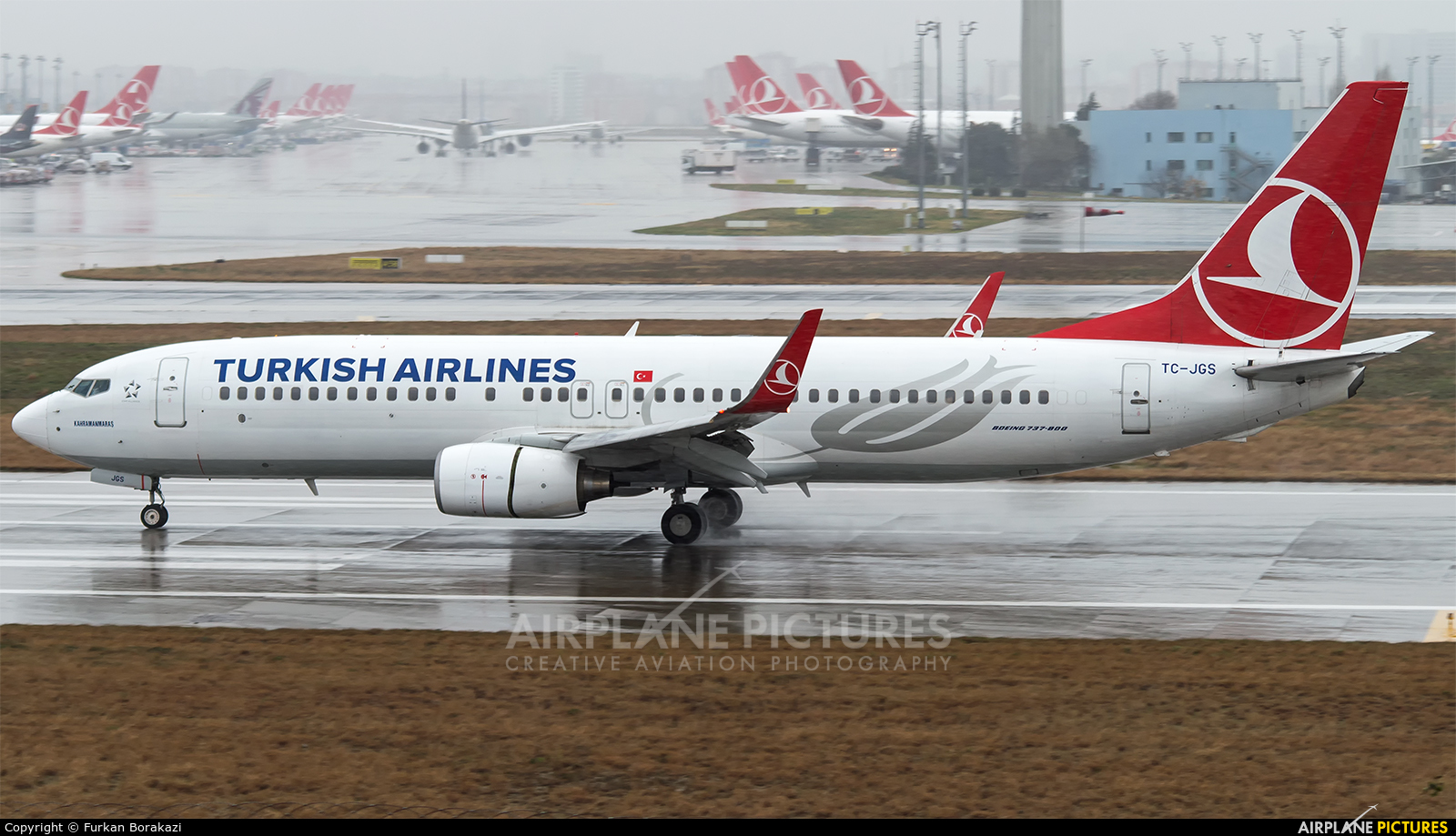 Competencia desleal turkish airlines boeing 737-800 // 1:200 incl soporte OVP TC-jfu/PPC 
