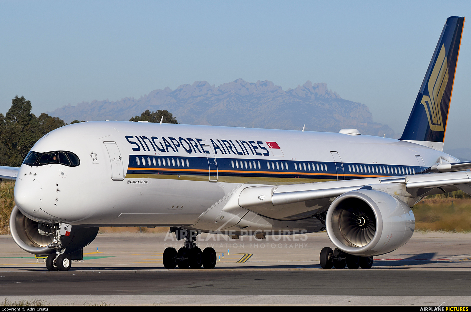 Singapore Airlines 9V-SMK aircraft at Barcelona - El Prat