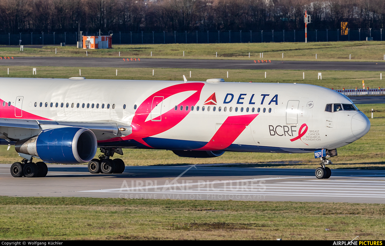 Delta Air Lines N845MH aircraft at Düsseldorf