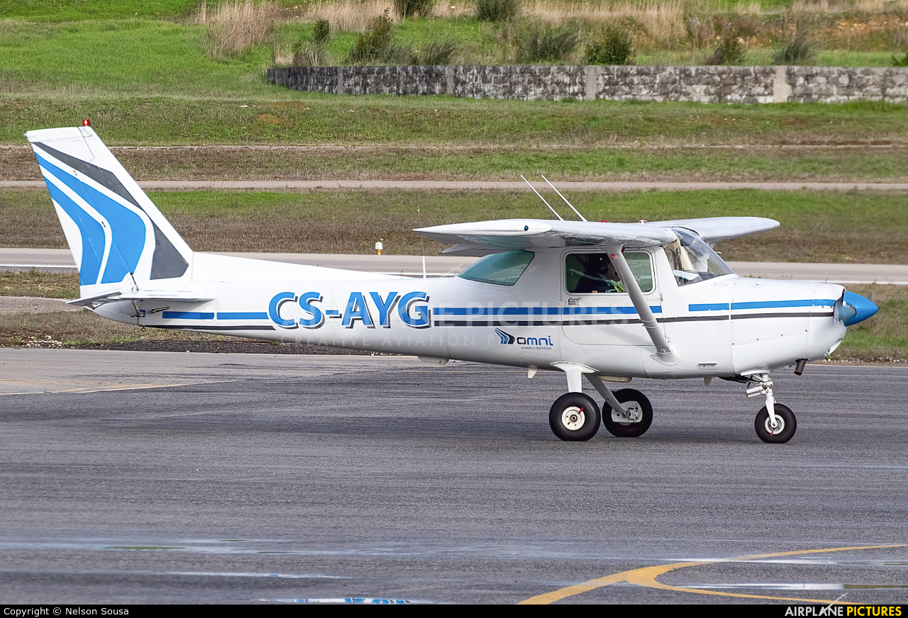 Omni Aviaçao e Tecnologia CS-AYG aircraft at Cascais
