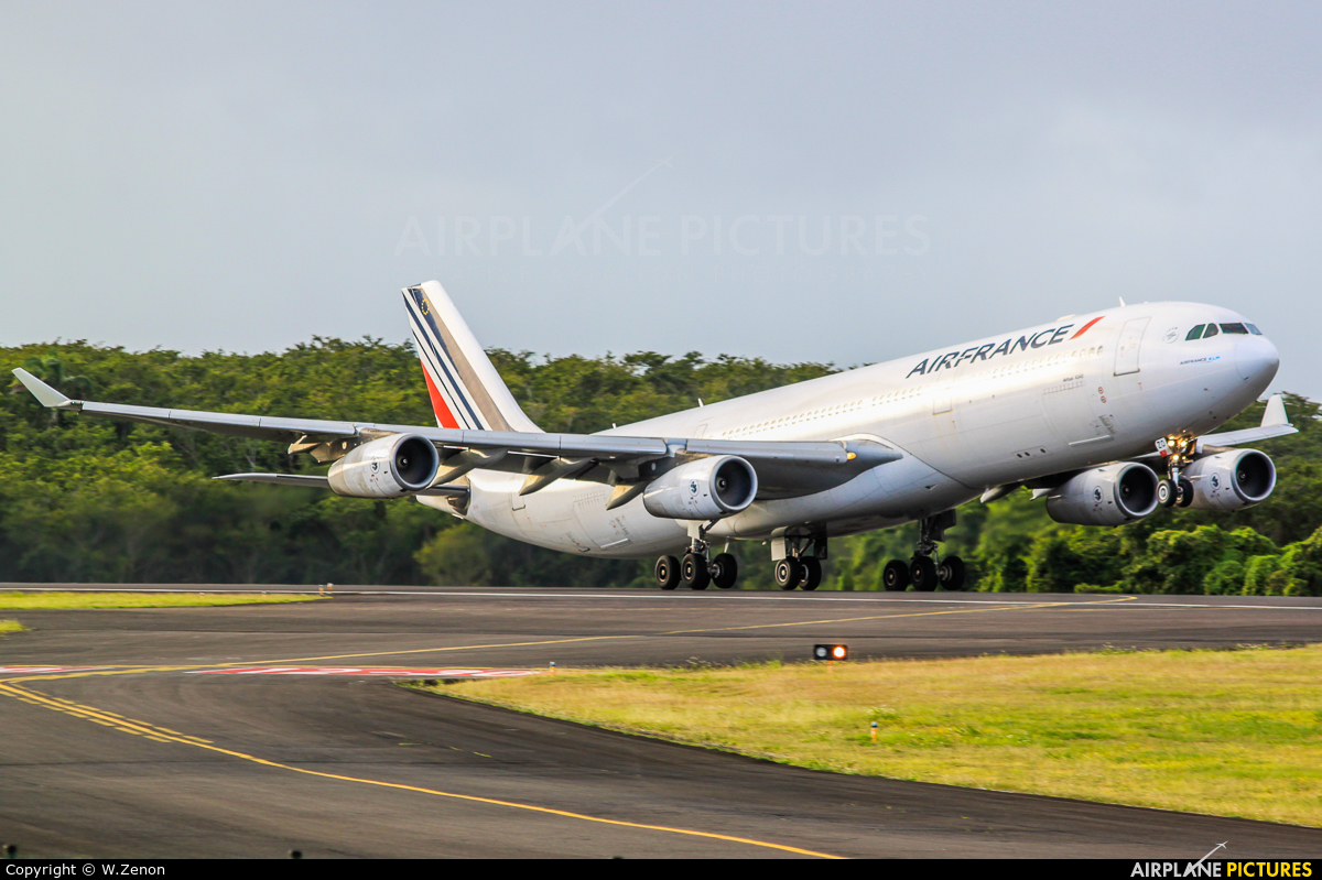Air France F-GLZO aircraft at Guadeloupe - Pointe-à-Pitre