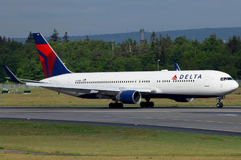 N179DN - Delta Air Lines Boeing 767-300
