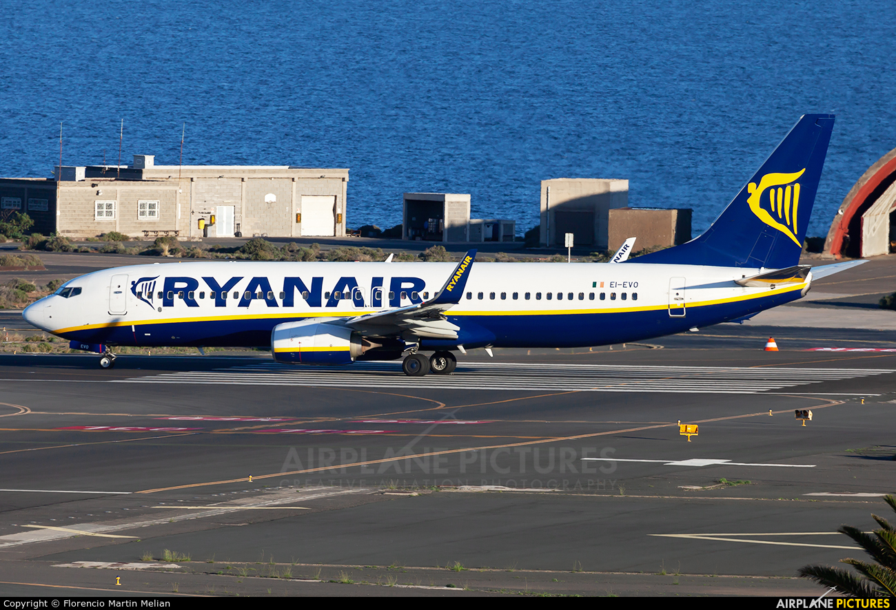 Ryanair EI-EVO aircraft at Aeropuerto de Gran Canaria