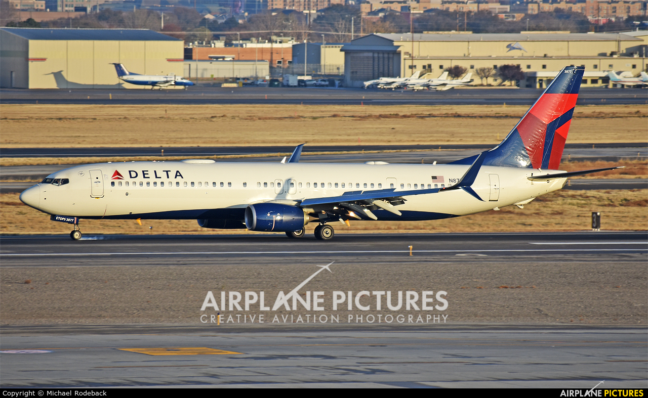 Delta Air Lines N877DN aircraft at Salt Lake City