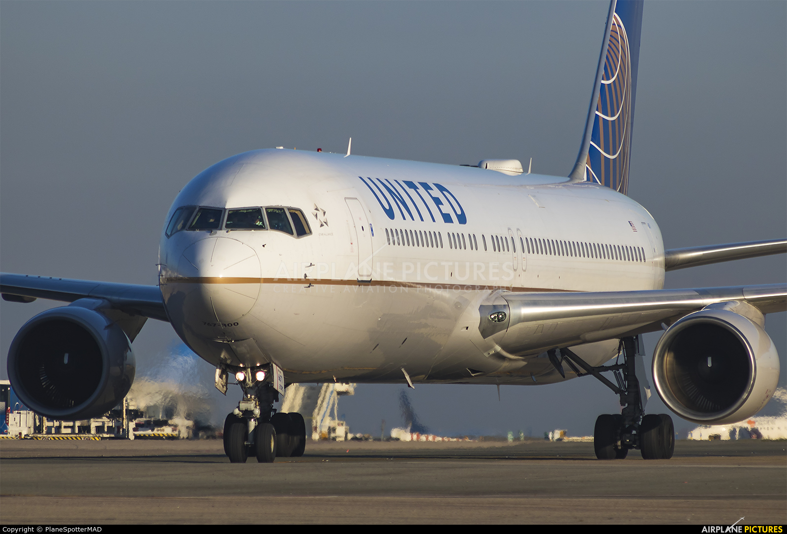 United Airlines N671UA aircraft at Madrid - Barajas