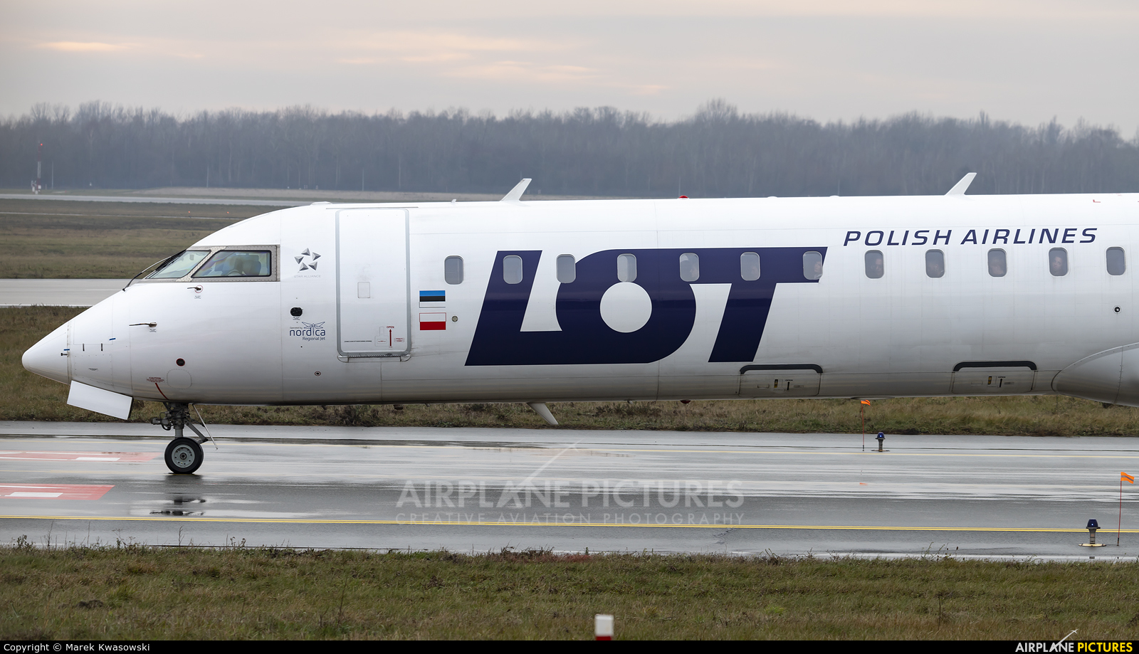 LOT - Polish Airlines ES-ACK aircraft at Warsaw - Frederic Chopin