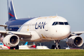 LV-FUX - LAN Argentina Airbus A320