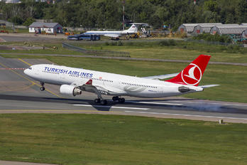 TC-JIS - Turkish Airlines Airbus A330-200